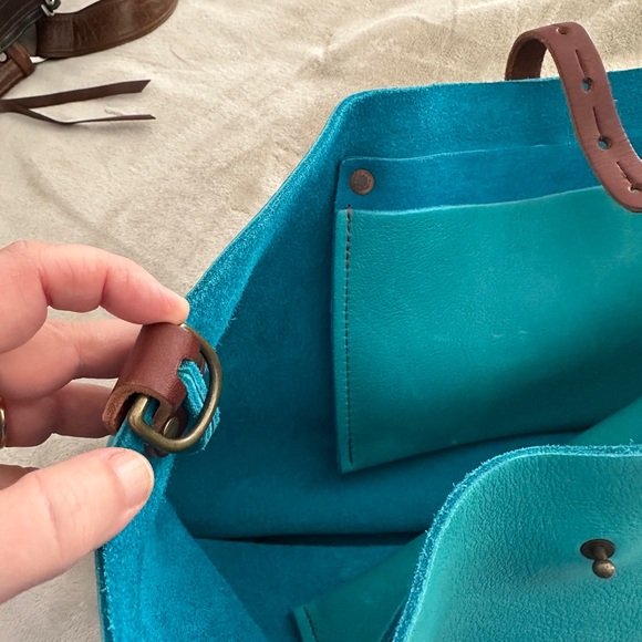 Go Forth Goods Extra Large Avery Leather Tote with Closure - Picture 6 of 10